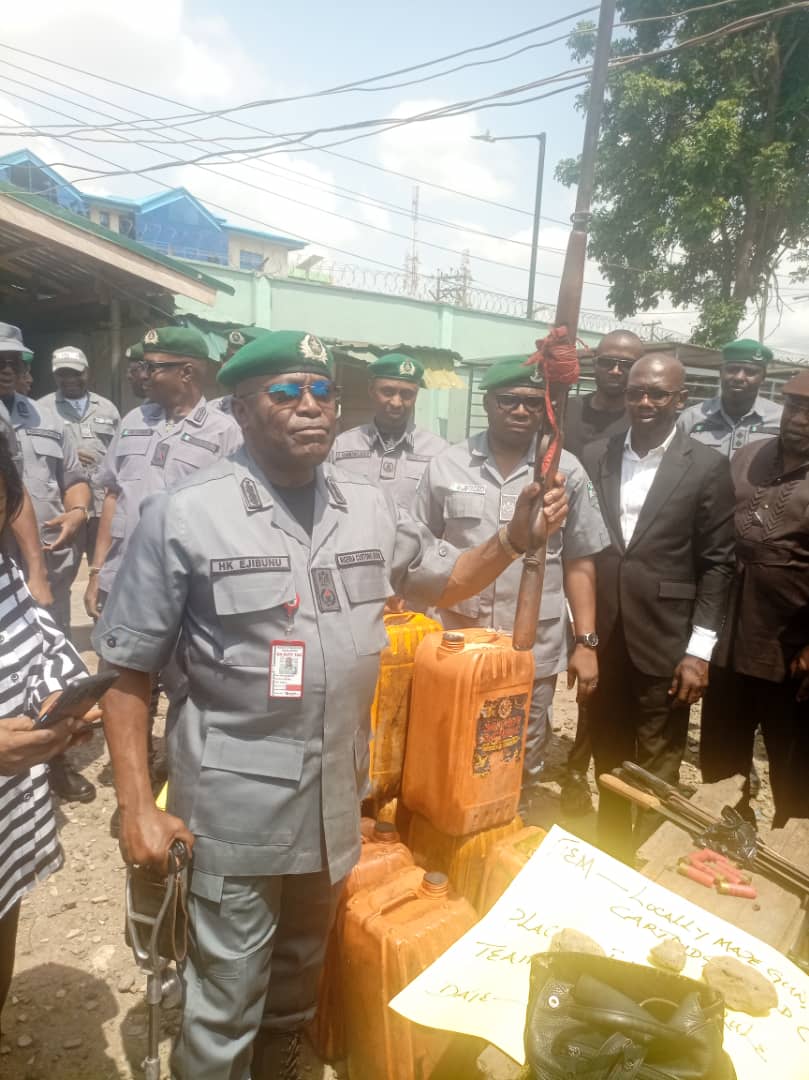 Customs confiscate 1,464 bags of food intended for Benin Republic.