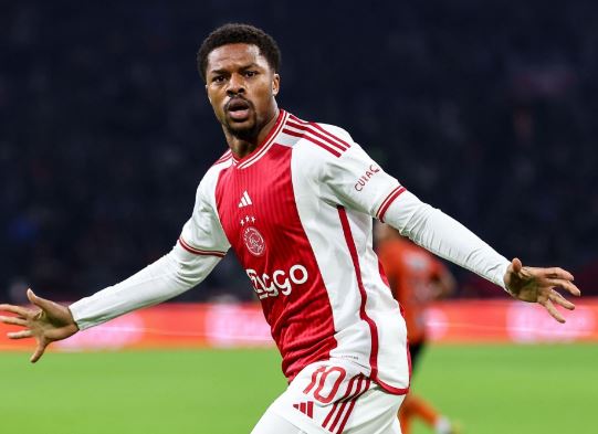 Akpom sustains Ajax’s Europa aspirations.